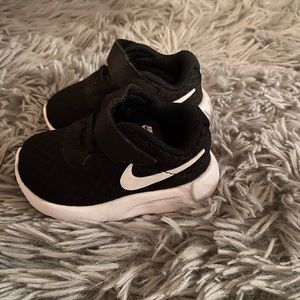 Nike sneakers size 3 (Infant)